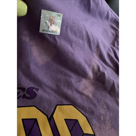 LA Lakers Womens Size XL And XXL Purple '17X CHAMPIONS' Bleached Cropped Tee NWT - Picture 7 of 11